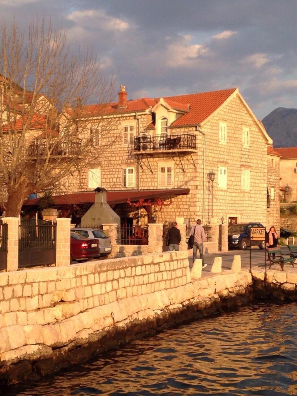 Lady Of The Rocks Apartments Perast Bagian luar foto