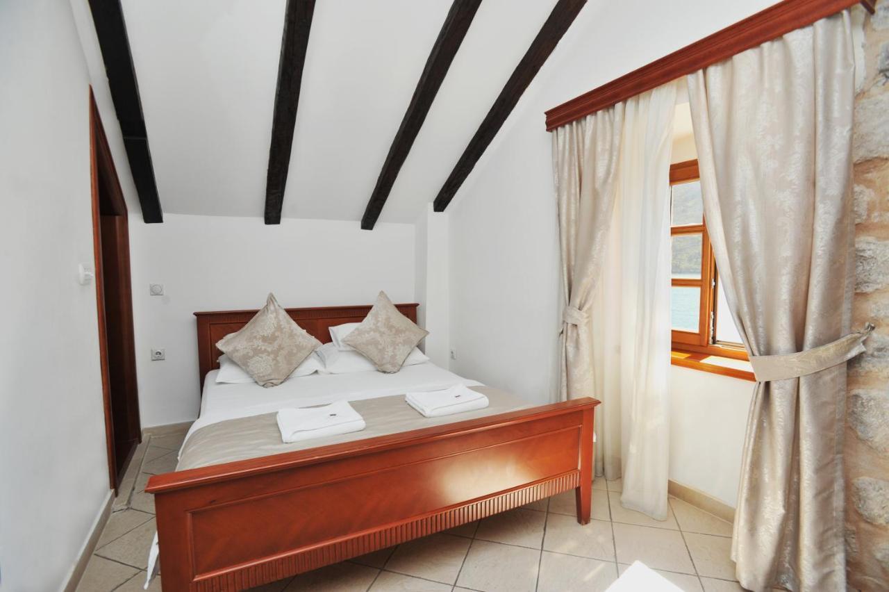 Lady Of The Rocks Apartments Perast Bagian luar foto