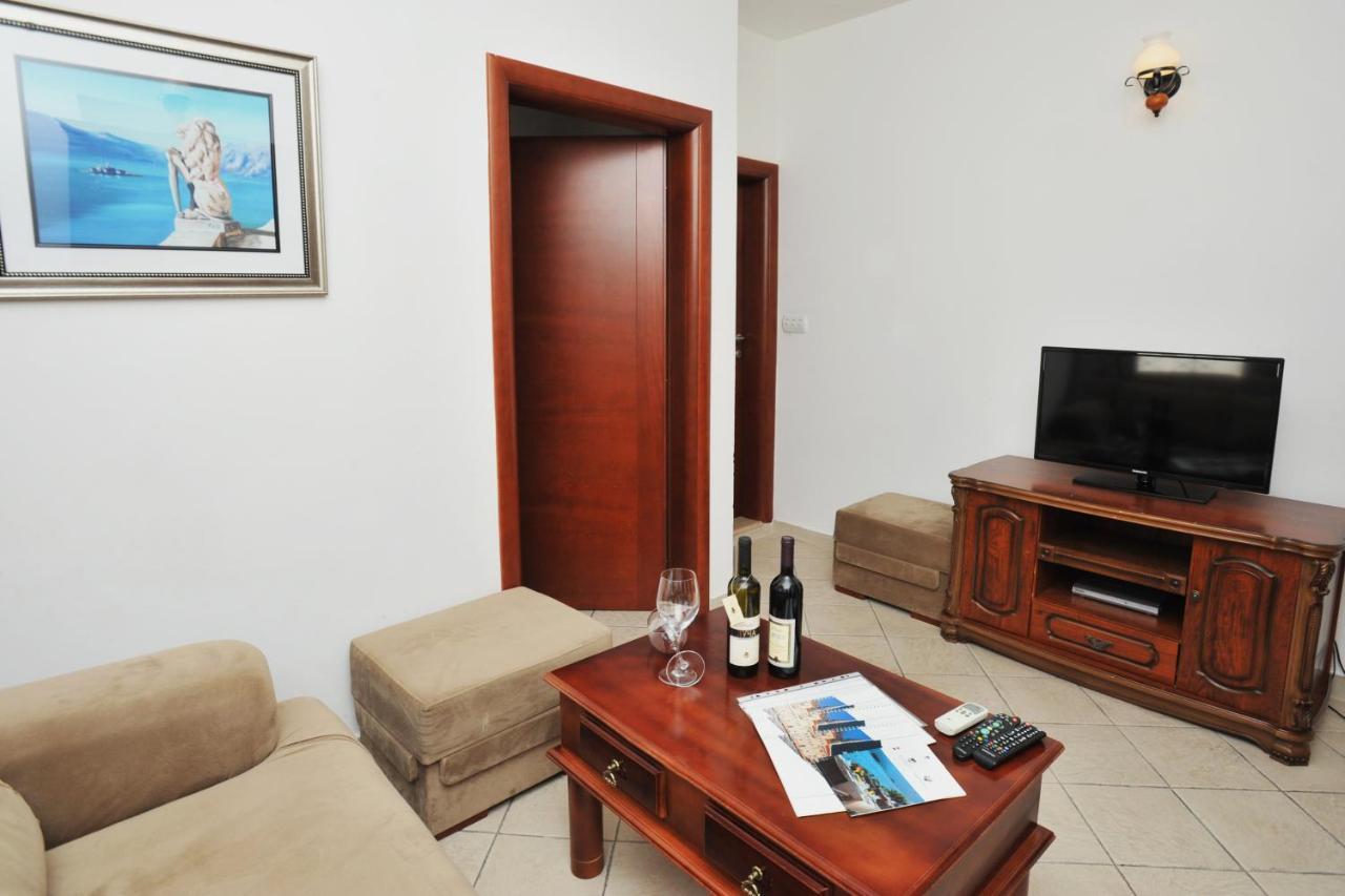 Lady Of The Rocks Apartments Perast Bagian luar foto