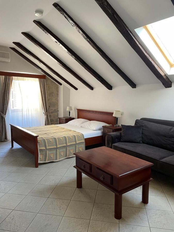 Lady Of The Rocks Apartments Perast Bagian luar foto